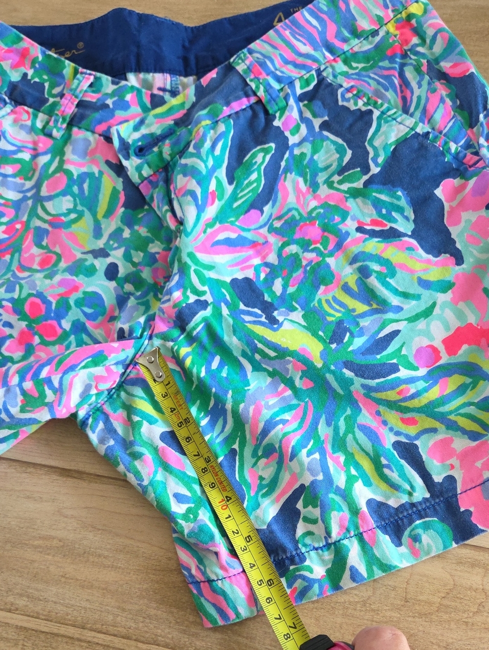 Lilly Pulitzer Navy Waistband Multicolor Tropical Shorts. The Jayne Short Size 4